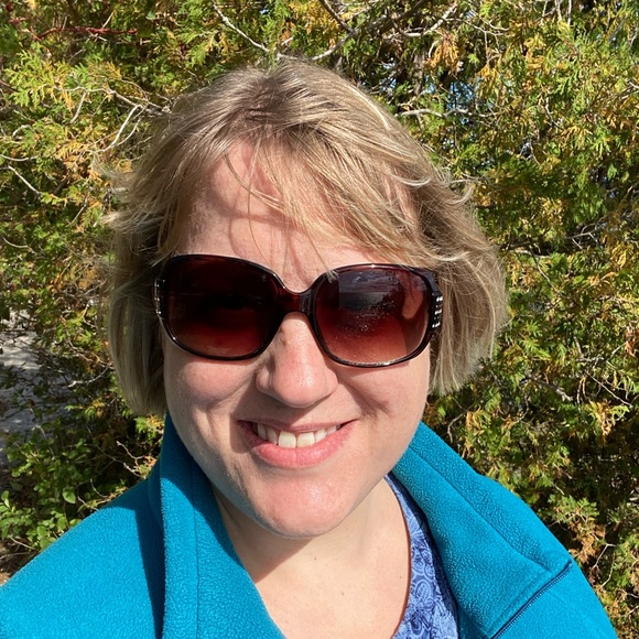 Meet your Posher, Katie - Picture 2 of 2